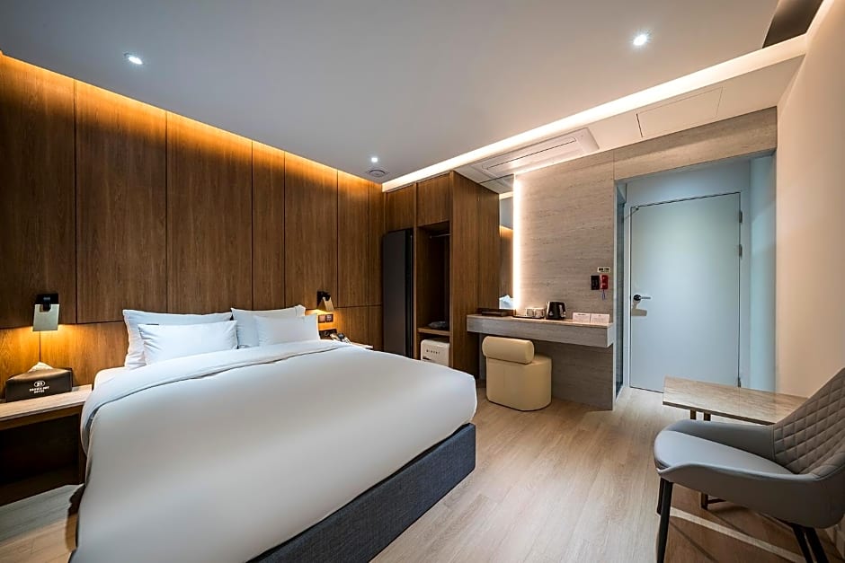Brown Dot Hotel Pyeonghwa plaza