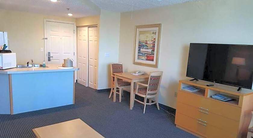 Chart House Suites and Marina