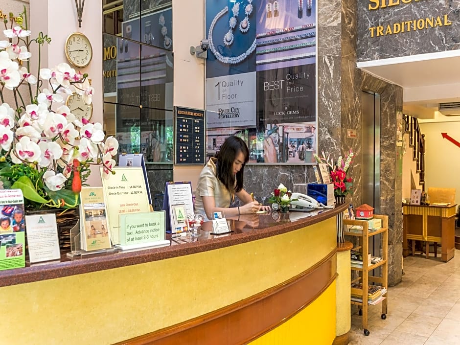Silom Avenue Inn Hotel