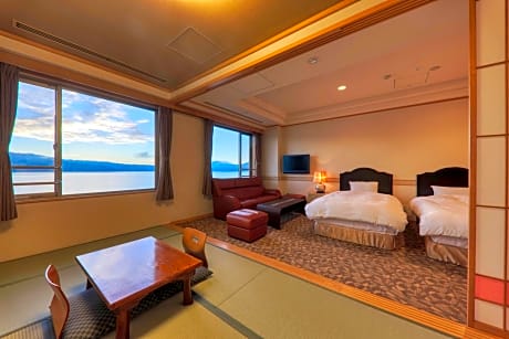 Suite  with Hot Spring Bath with Lake View	