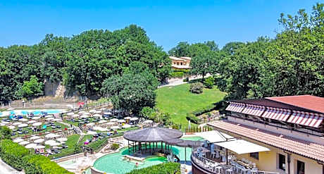 Residence with swimming-pool and thermal pools in Sorano