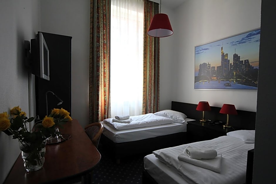 Carlton Hotel