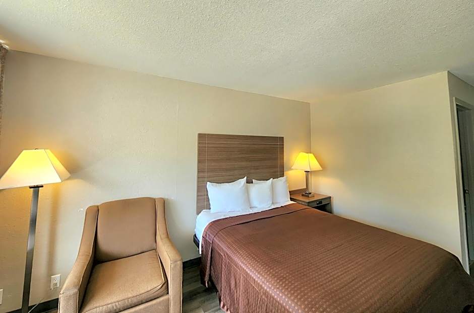 Days Inn by Wyndham Seguin TX