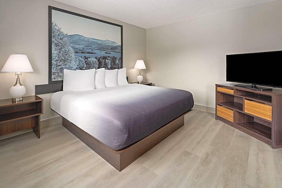 Super 8 by Wyndham Latham/Albany Airport