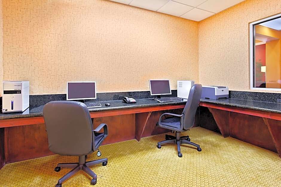 Holiday Inn Express Hotel & Suites Malvern By IHG