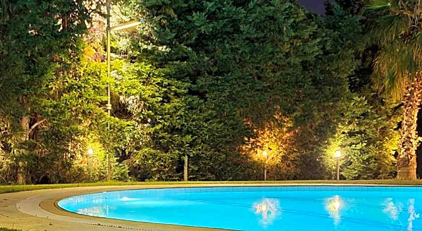 PARNIS PALACE HOTEL SUITES