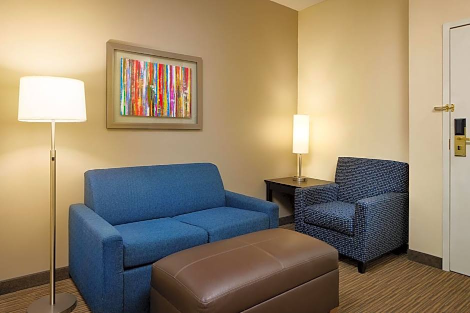 Holiday Inn Express & Suites Alpharetta By IHG