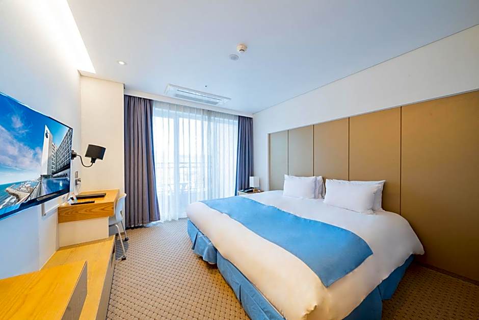 Photo 1 of 3 of Hollywood Double Room