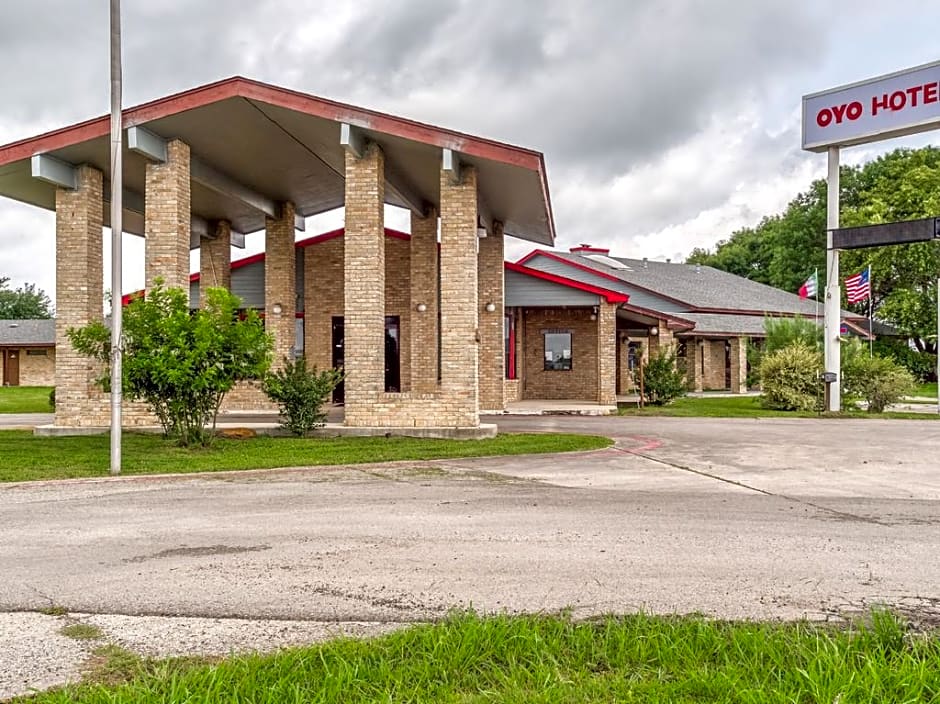 OYO Hotel Lockhart TX