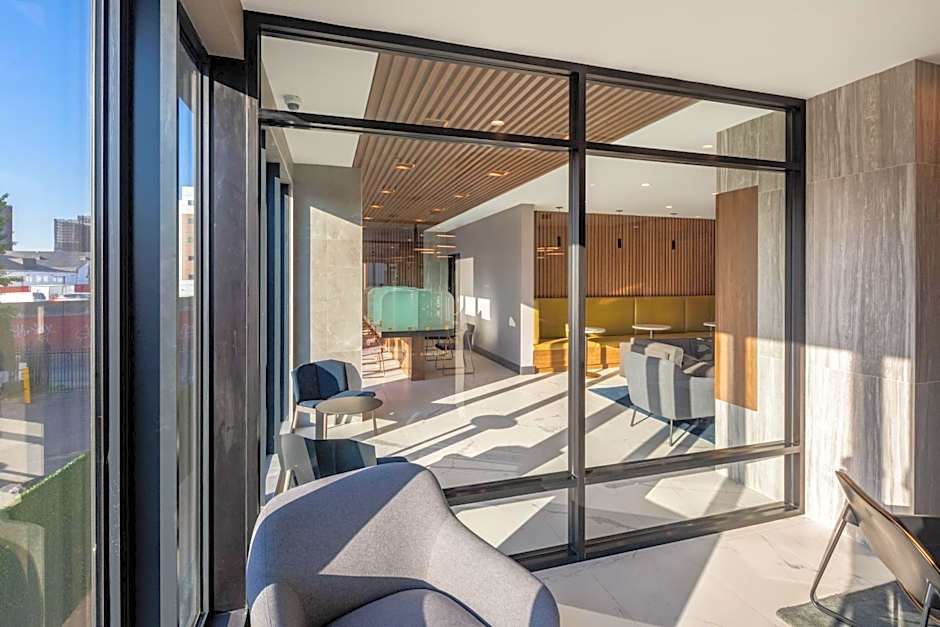 Global Luxury Suites at The Arches