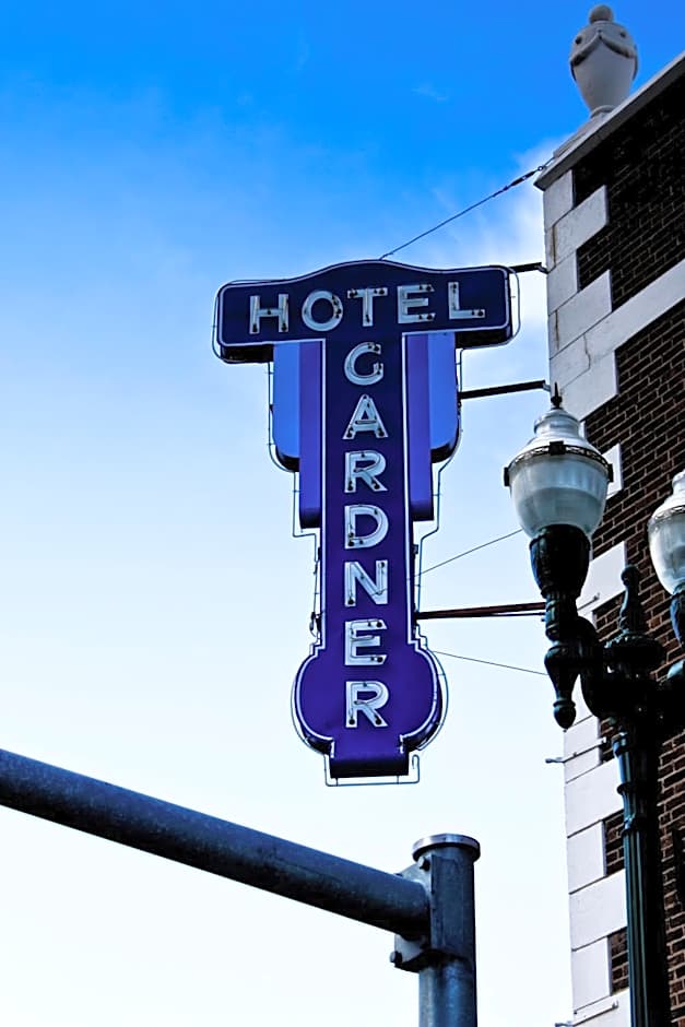 Gardner Hotel & Hostel