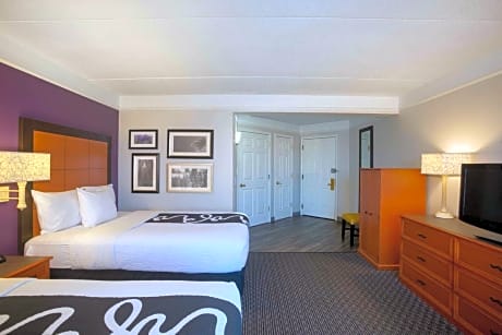 Double Room with Two Double Beds - Disability Access