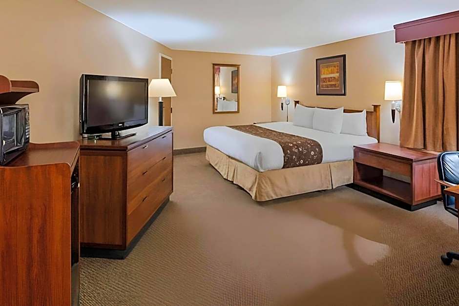 Quality Inn & Suites Black River Falls I-94