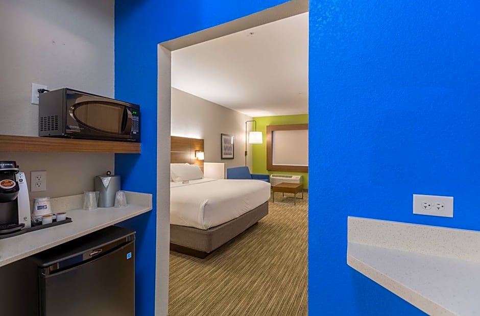 Holiday Inn Express & Suites San Marcos South By IHG