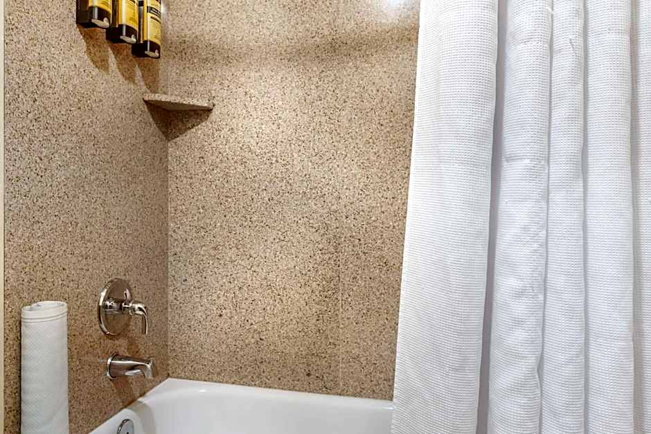 Best Western Plus Edmonds Harbor Inn