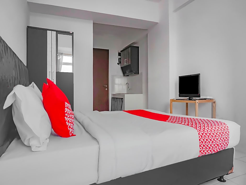 OYO 90241 Gunung Putri Square Apartment