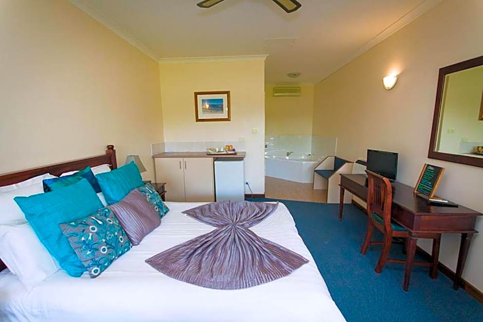 Photo 1 of 1 of Deluxe Suite, Jetted Tub