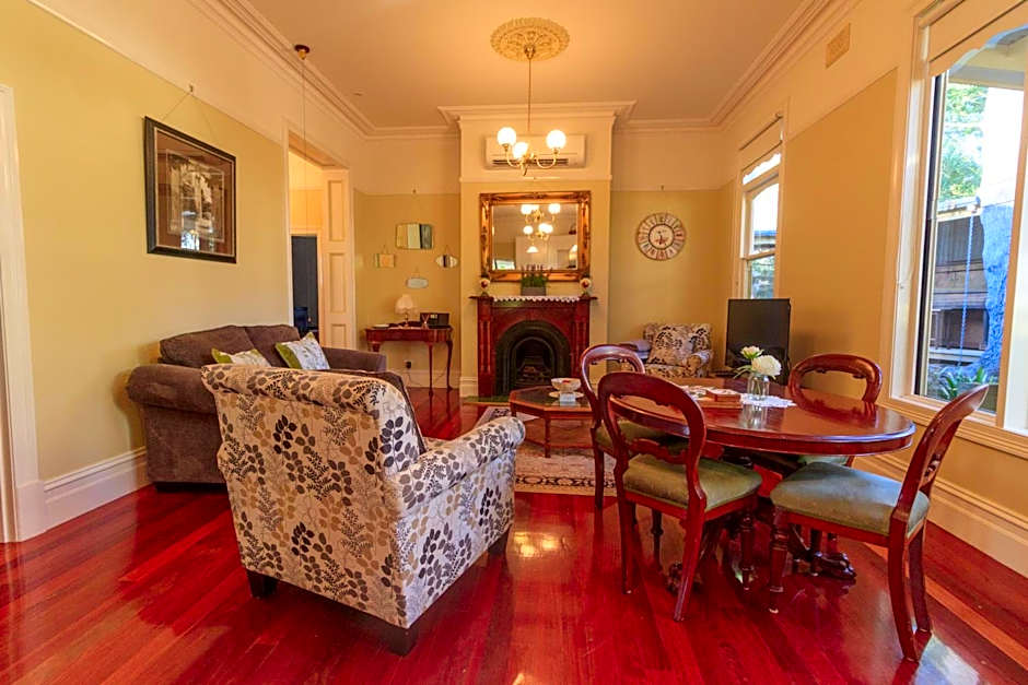 The Oaks Lilydale Accommodation