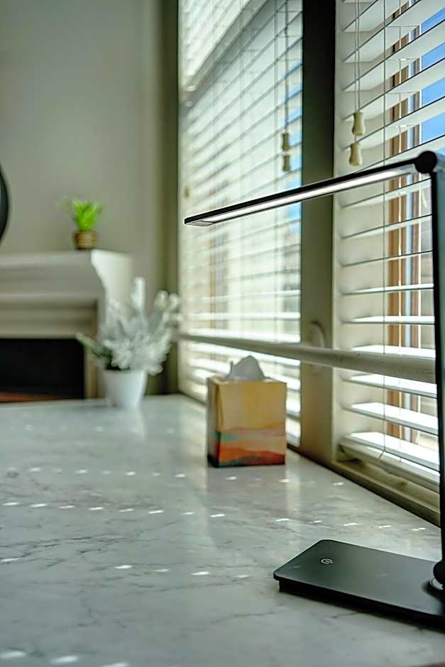 Penthouse One Bedroom Garden View Condo by UCLA