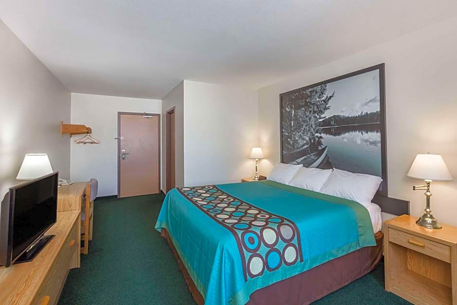 Super 8 by Wyndham Moose Jaw SK