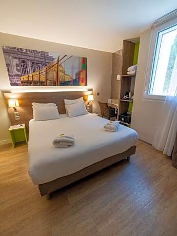 Standard Queen Room
