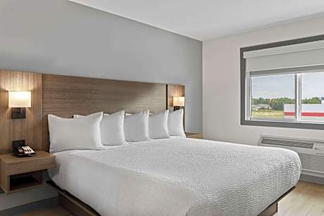 One-Bedroom Suite with One King Bed - Non-Smoking