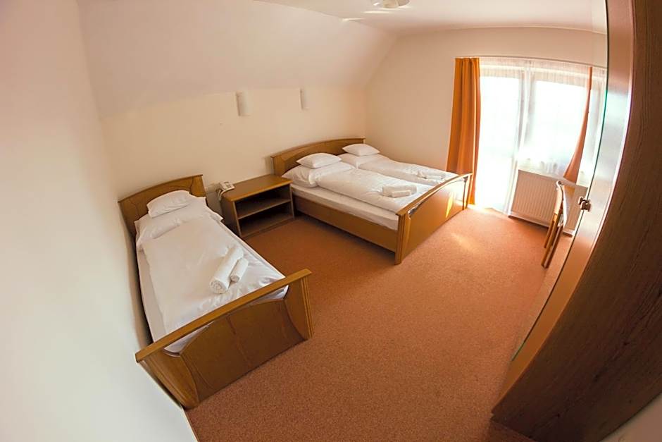 M1 Szekér Csárda Hotel és Étterem