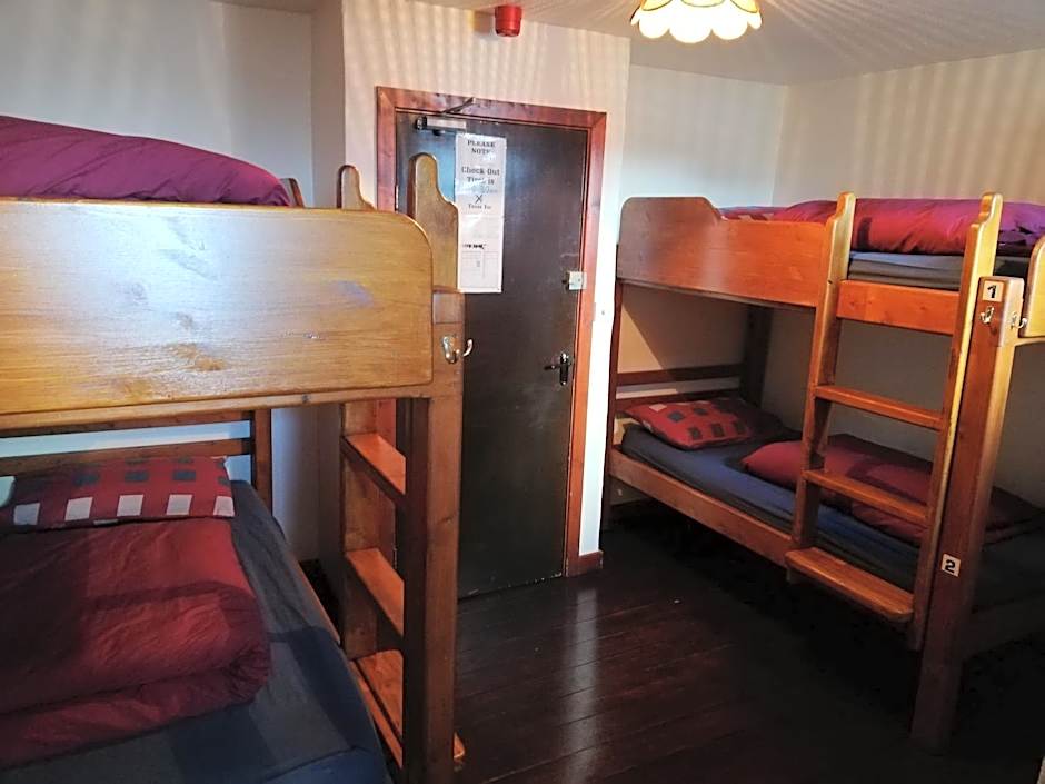 Aille River Tourist Hostel and Campsite Doolin