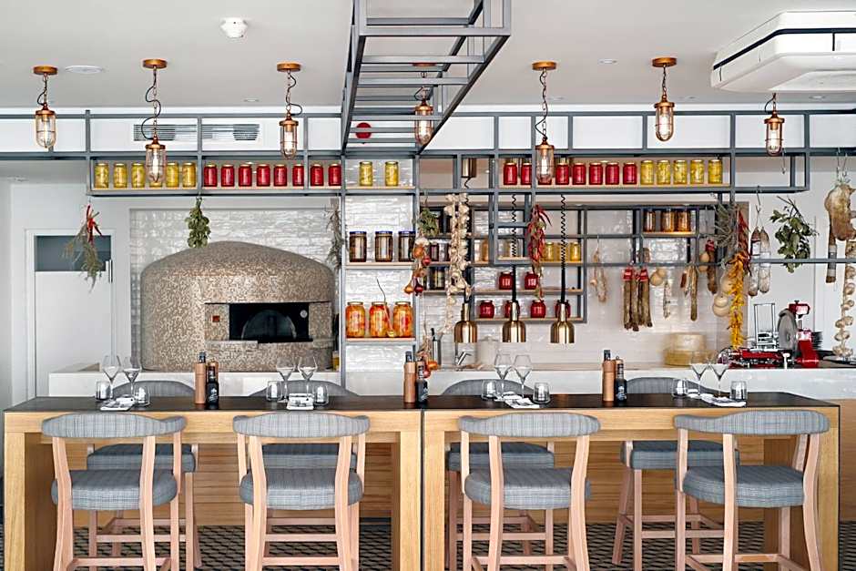 Le Meridien Lav Split