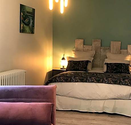 Deluxe Double Room (2 Adults + 1 Child)