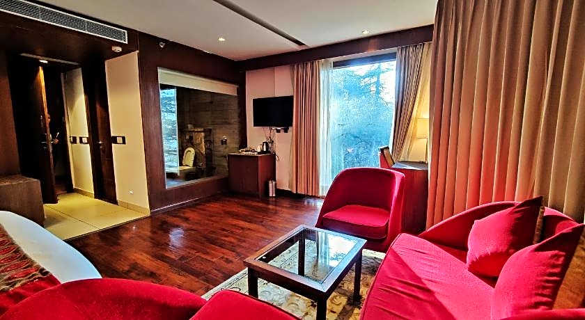 Royale Retreat Hotel And Spa Near Mall