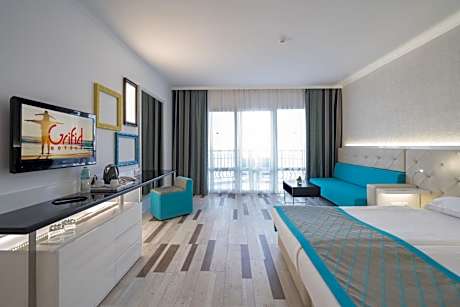 Double or Twin Room with Park View – Free Private Beach Access