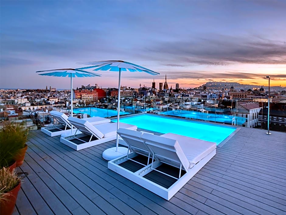 Yurbban Trafalgar Hotel