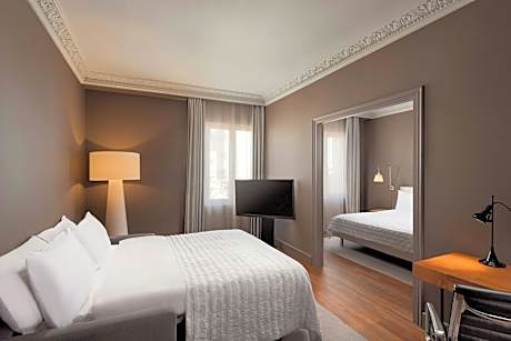 Family Suite, 1 Bedroom (1 King Bed and 1 Double Sofa Bed)