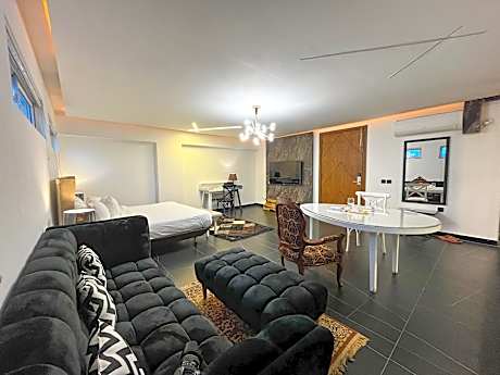 Signature Suite with Jacuzzi