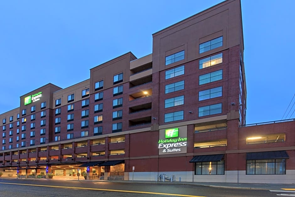 Holiday Inn Express & Suites Tacoma Downtown