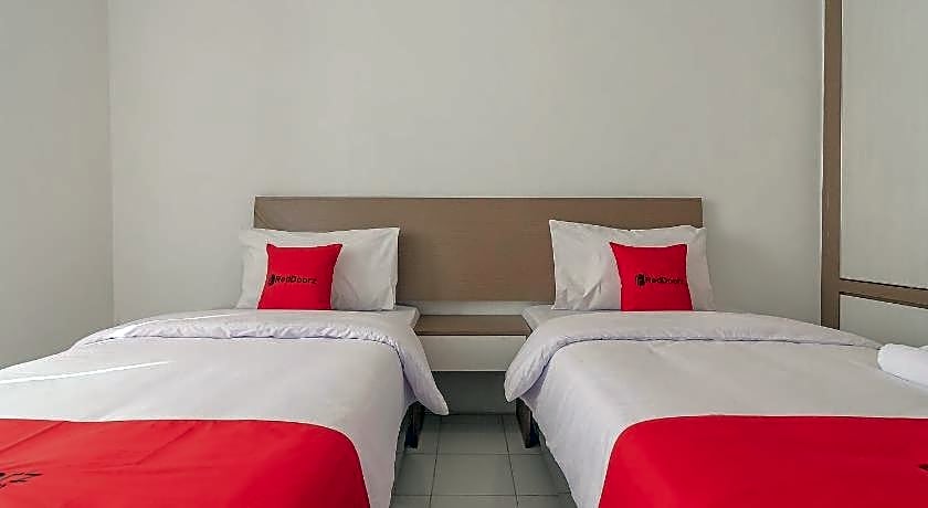 RedDoorz Apartment @ Emerald Towers Bandung