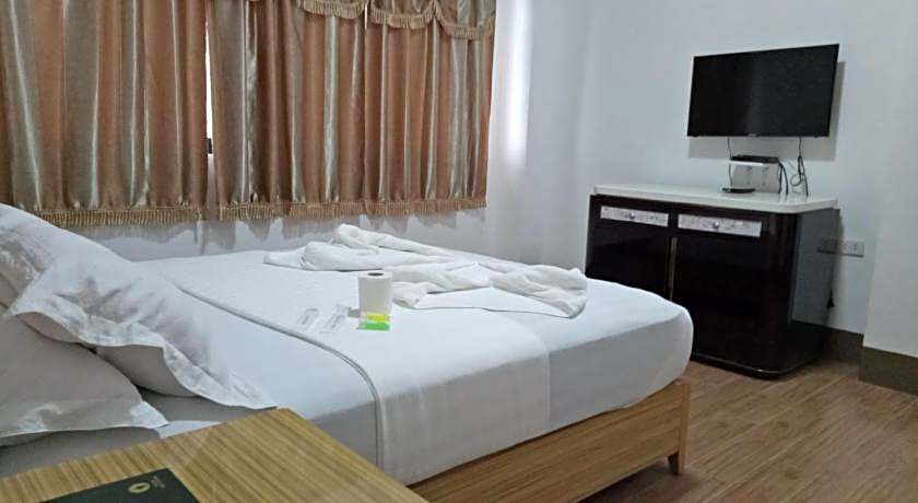 Meaco Royal Hotel Anilao