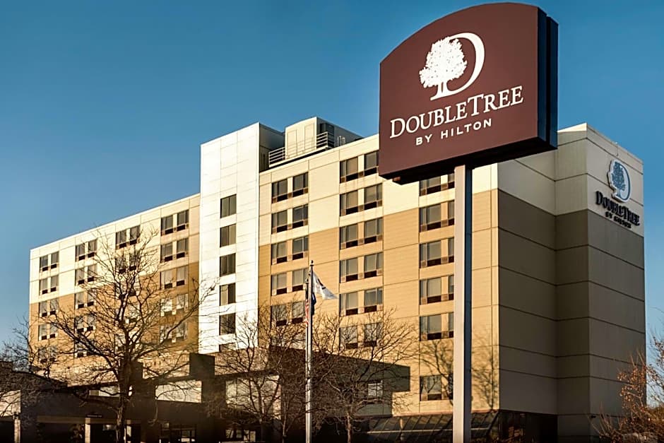 DoubleTree by Hilton St. Paul East