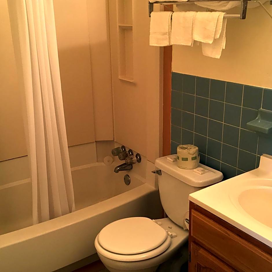 MacThrift Motor Inn