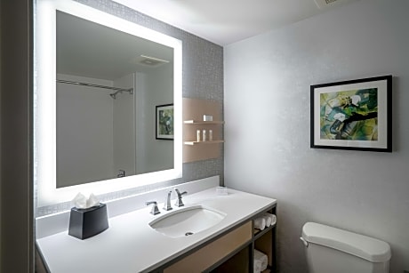 2 Doubles Premium W/In-Room Drinks-Snacks