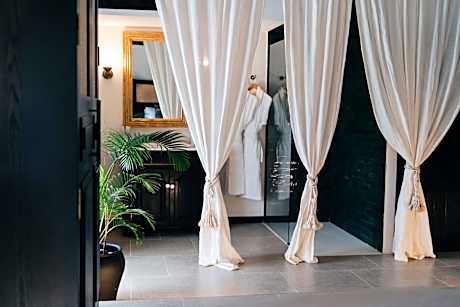 PREMIUM ROOM  KING SIZE 2 ADULTS