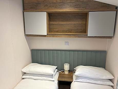 Luxury 3 Bedroom Caravan Pet Friendly (No Hot Tub)