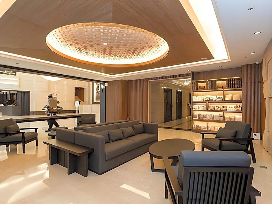 Queena Plaza Hotel
