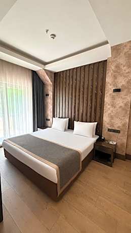 Junior Suite with Garden View