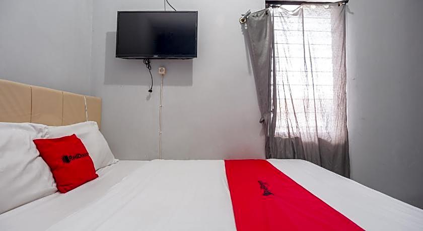 RedDoorz near Margonda Raya