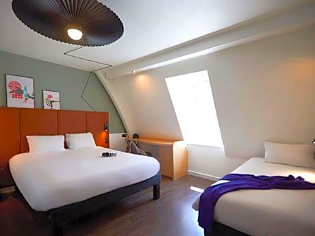 Standard Room with One Double Bed and One Single Bed