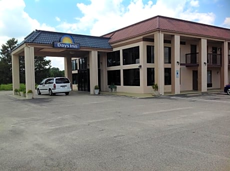 Days Inn by Wyndham Clinton