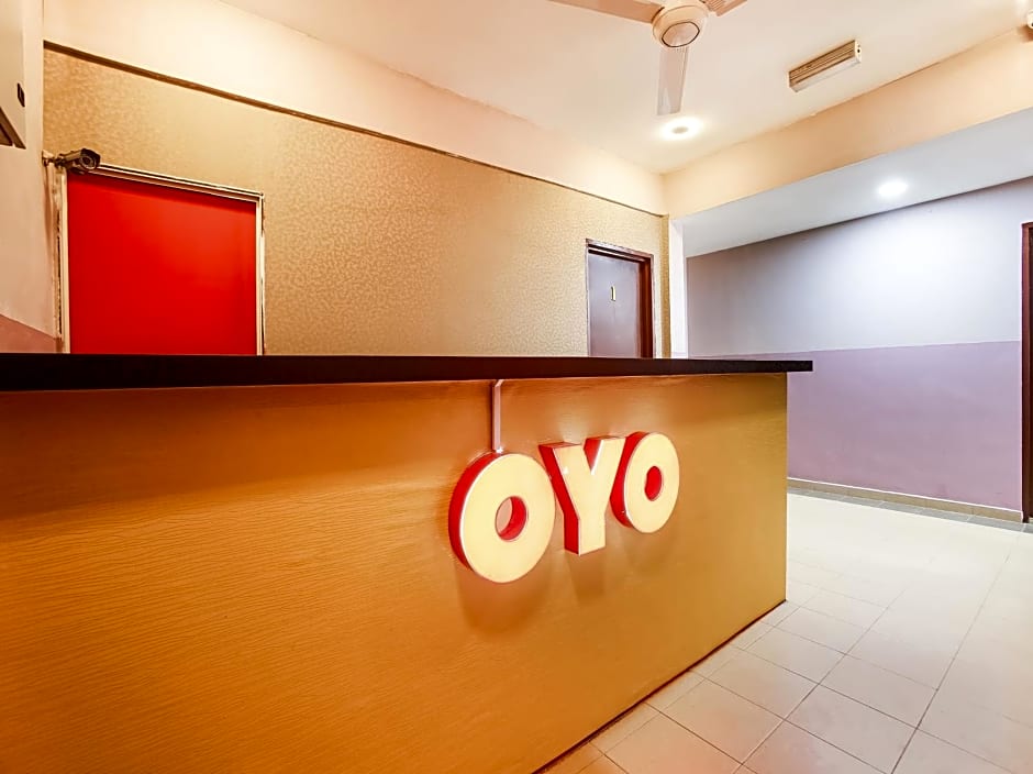 OYO 89585 Hotel Happy Inn