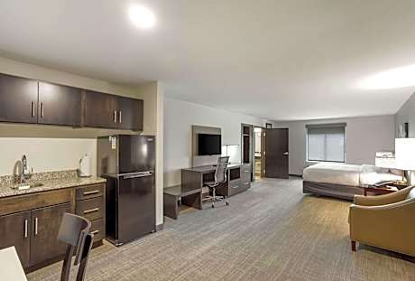 King Suite - Accessible/Non-Smoking